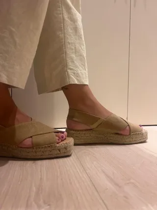 Sandalias Polka beige mujer