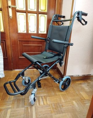 Silla de ruedas plegable ligera