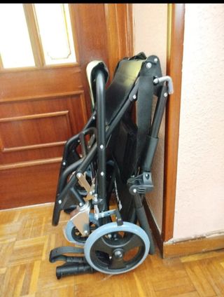 Silla de ruedas plegable ligera