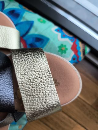 Sandalias Valerias doradas, grises y blancas 38.