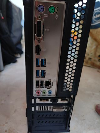 PC sobremesa compacto completo con grafica