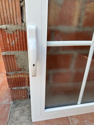 Ventana aluminio blanca