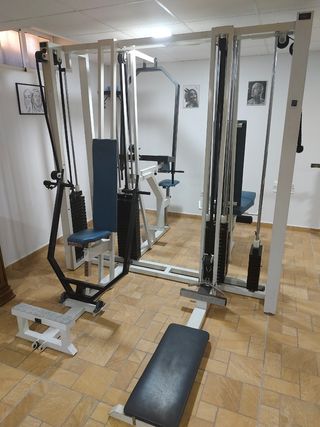 Máquina musculación multi-estación