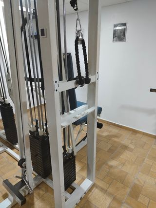 Máquina musculación multi-estación