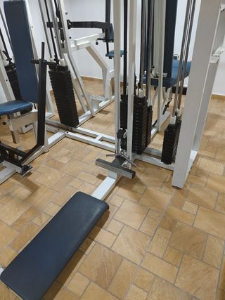 Máquina musculación multi-estación