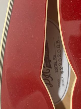 Guitarra D'Angelico Excel SS Viola semi-hueca