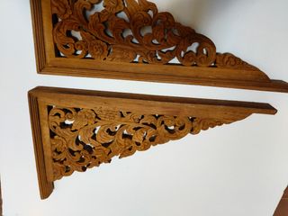 Porta mensole in legno intagliato vintage