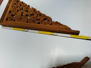 Porta mensole in legno intagliato vintage