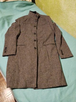 Abrigo de lana marrón y gris