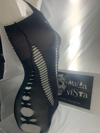 Vestito nero in rete