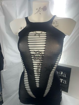 Vestito nero in rete