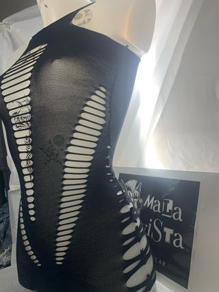 Vestito nero in rete
