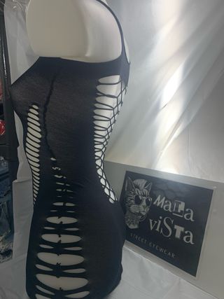 Vestito nero in rete