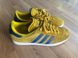 Zapatillas Adidas Gazelle amarillas y azules