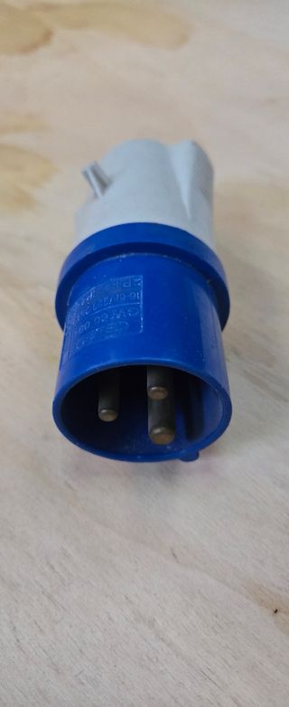 Enchufe industrial Cetac gewiss