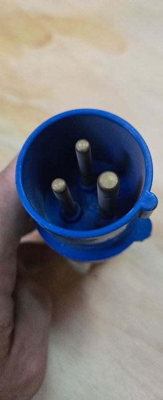 Enchufe industrial Cetac gewiss