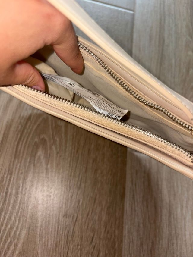 Bolso baguette beige