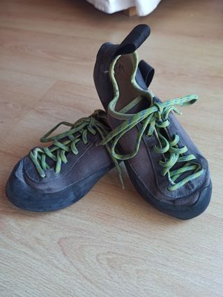 Pies de gato Simonds T.35