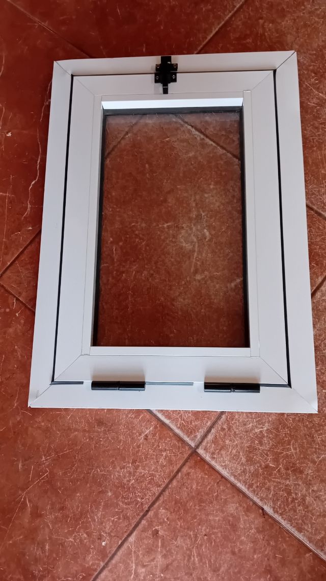 Ventana aluminio blanca