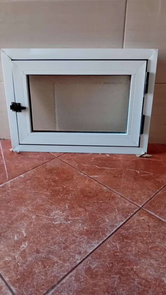 Ventana aluminio blanca