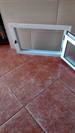 Ventana aluminio blanca