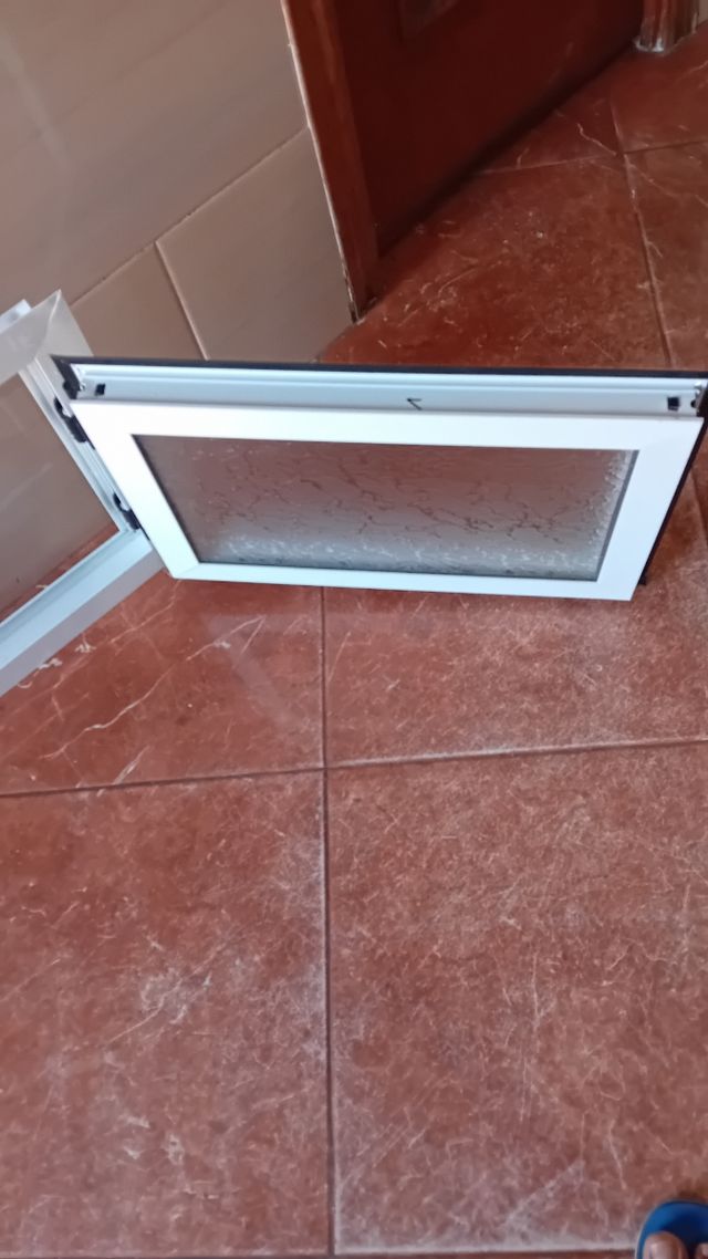 Ventana aluminio blanca