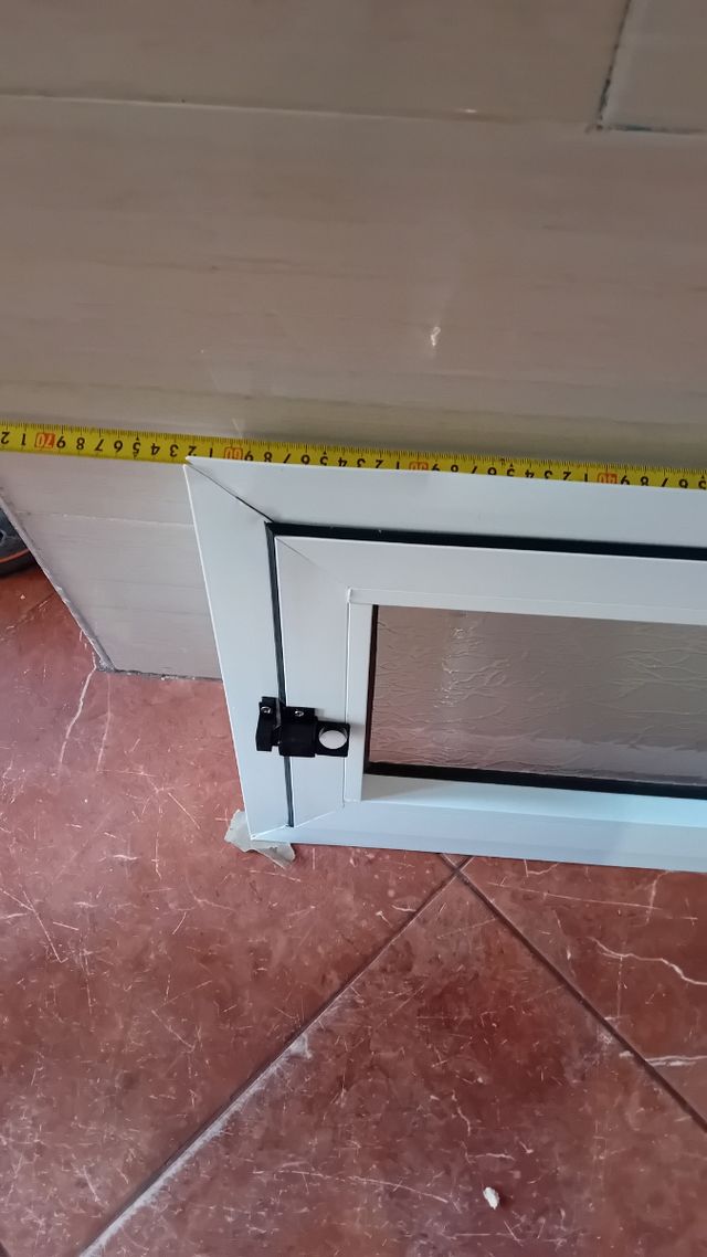 Ventana aluminio blanca