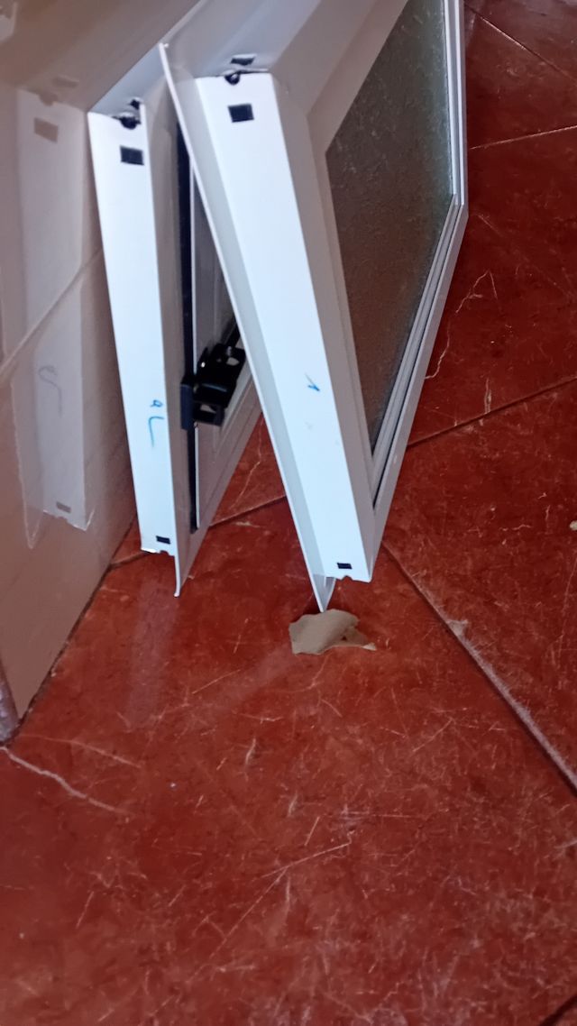 Ventana aluminio blanca