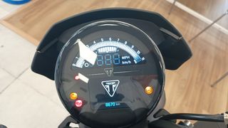 Triumph Trident 660 - Moto Impecable