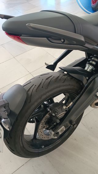 Triumph Trident 660 - Moto Impecable