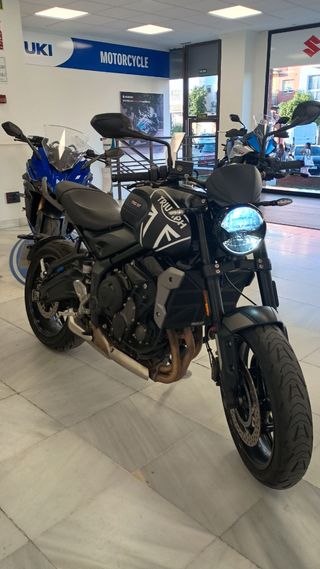 Triumph Trident 660 - Moto Impecable