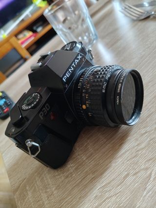 Pentax P30: Cámara réflex negra