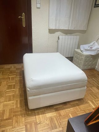 Puff blanco IKEA - Cómodo y limpio