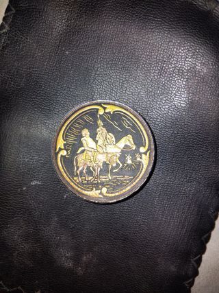 Medalla damasquinada antigua 