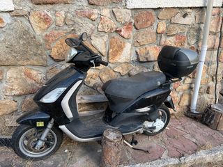 Piaggio Fly 50cc 4T - Scooter