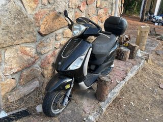 Piaggio Fly 50cc 4T - Scooter
