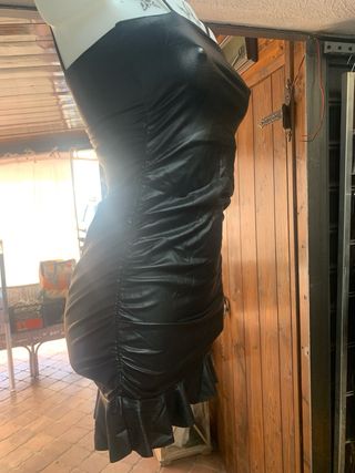 Vestito nero aderente
