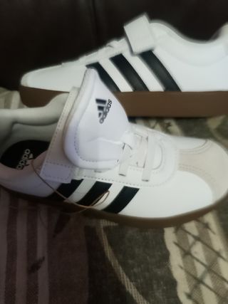 Zapatillas Adidas de niño número 31 20€