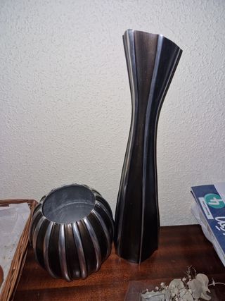 Juego 2 floreros metal negro-plata