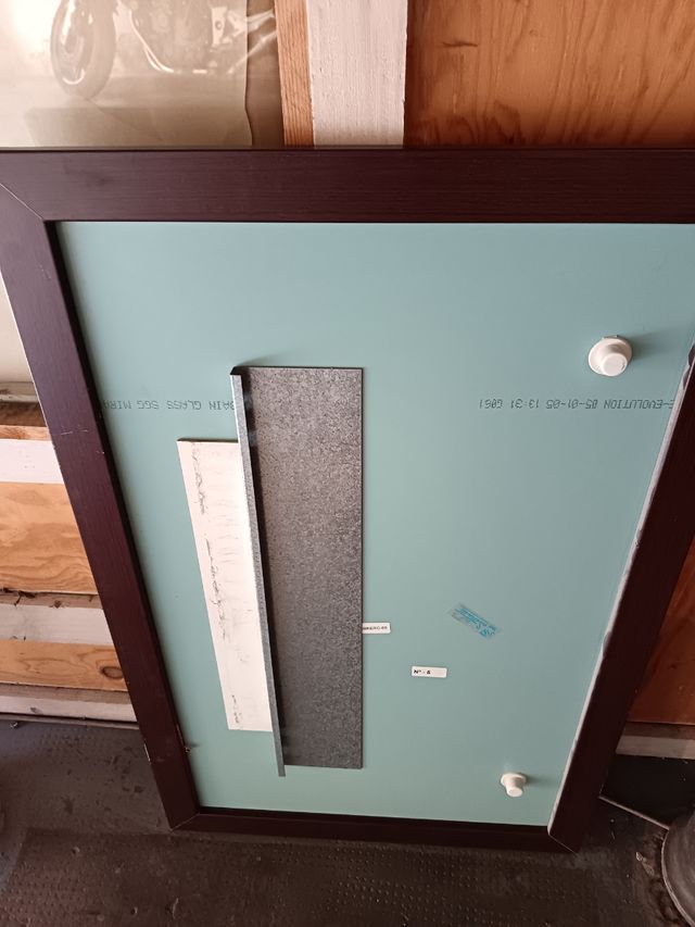 Espejo marrón de madera