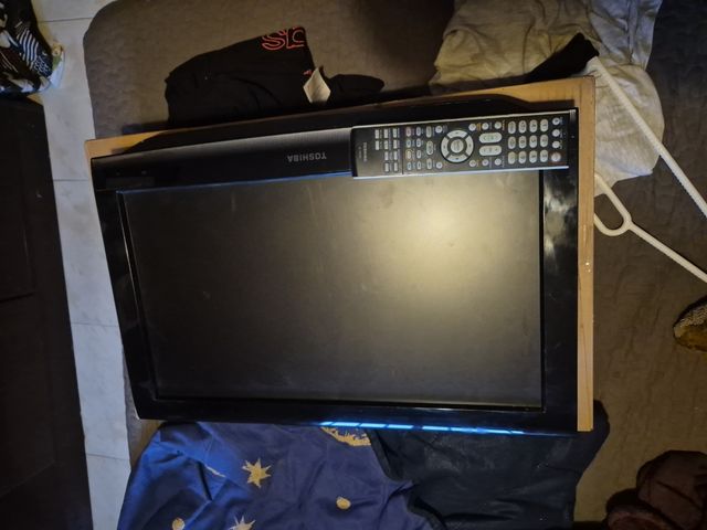TV Toshiba 22" con DVD