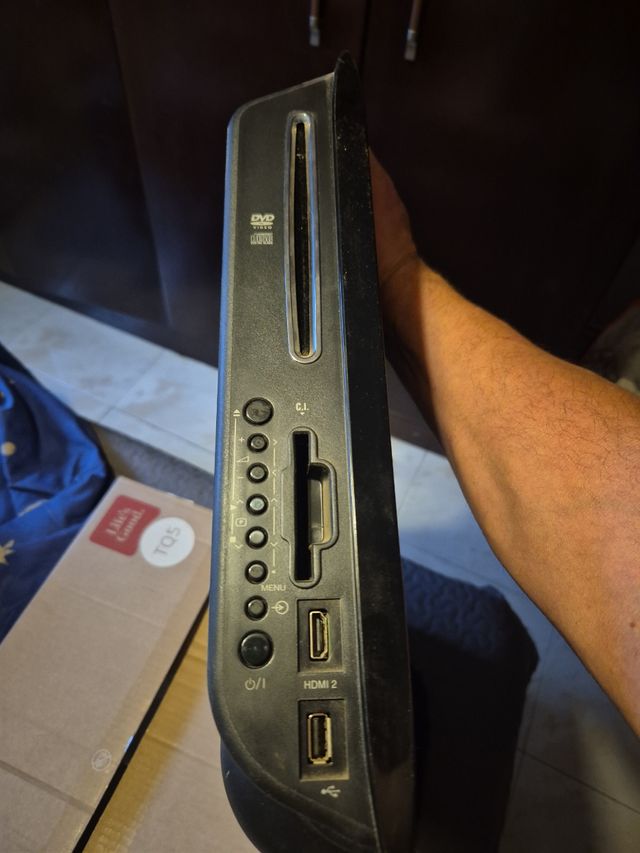 TV Toshiba 22" con DVD