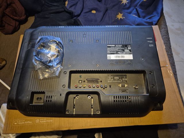 TV Toshiba 22" con DVD