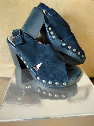 Zapatos negros tacón mediano