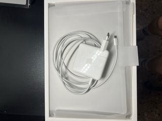 MacBook Pro M2 2023 13’ pulgadas 258 g+ Soporte