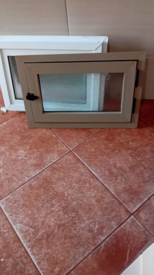 Ventana aluminio pequeña