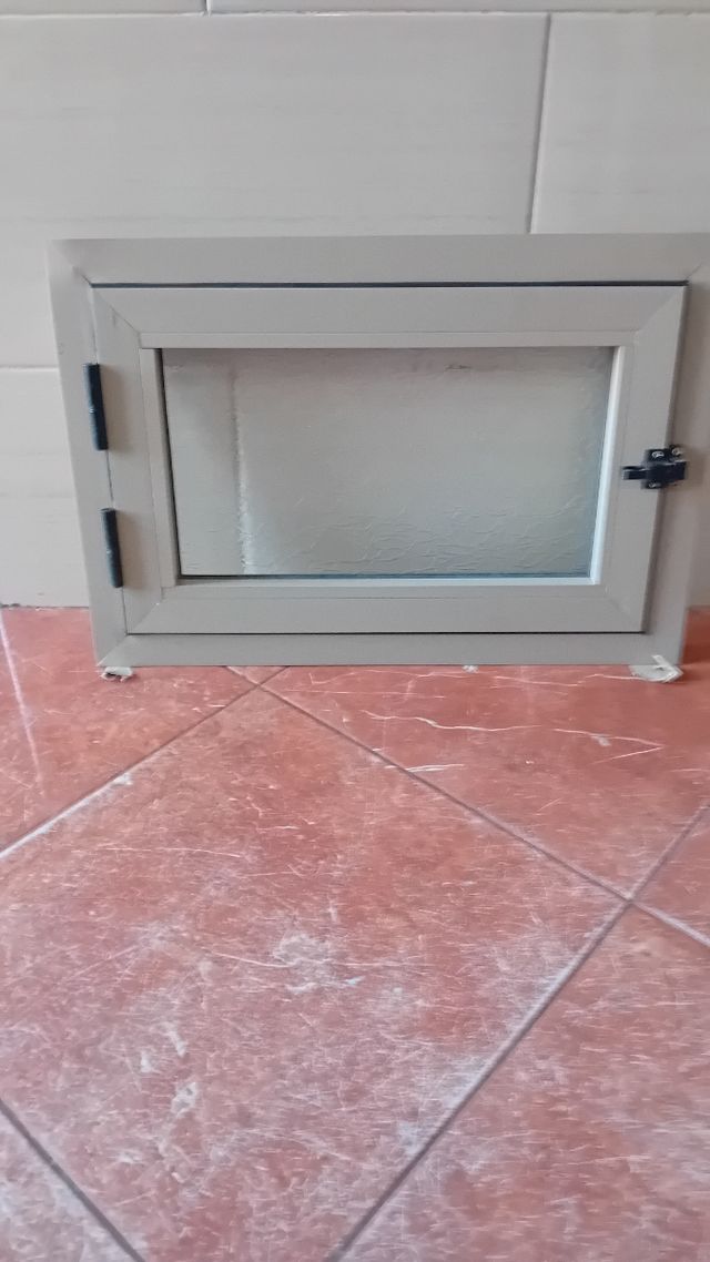 Ventana aluminio pequeña