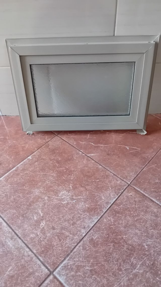 Ventana aluminio pequeña