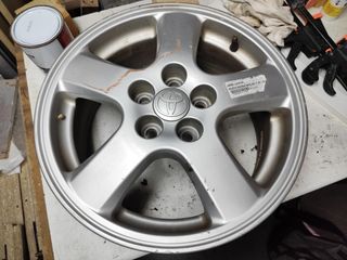 Llanta aluminio Toyota Avensis t22 15pulgadas