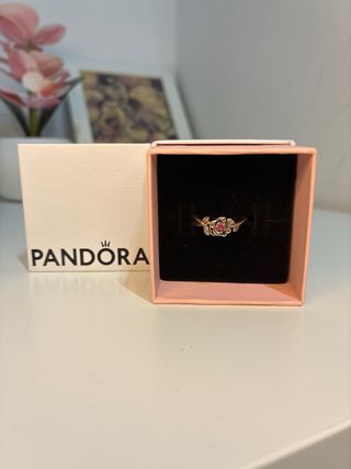 Anillo Pandora rosa y dorado